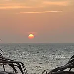 Sarie Bay Inn